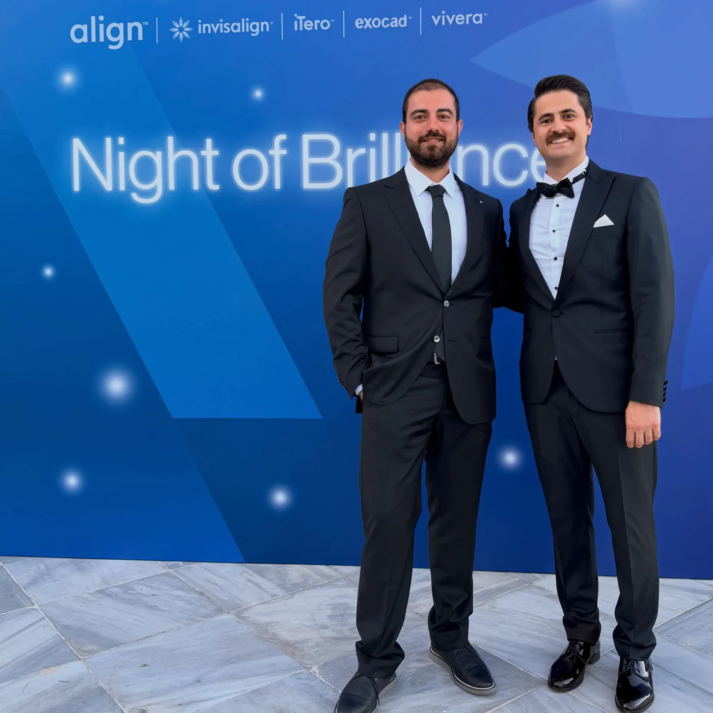 Dr. Enes Yusuf Gönül ve Dr. Ahmet Murat Artuç, Invisalign Night of Brilliance 2026 gecesinde